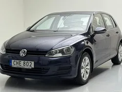 Mörkblå Begagnad 2016 VW Golf VII | 125 000 kr (Marknadspris)
