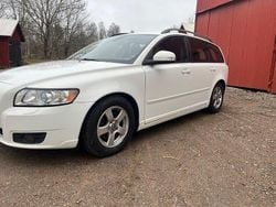 Vit Begagnad 2011 Volvo V50 Momentum Kombi | 45 000 kr (Marknadspris)