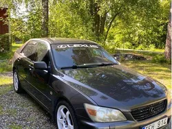 Grå Begagnad 2002 Lexus IS200 Sedan | 15 000 kr