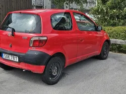 Röd Begagnad 2003 Toyota Yaris Halvkombi | 17 000 kr