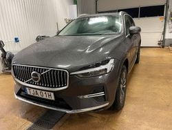 Grå (platinumgrå metallic) Begagnad 2023 Volvo XC60 Core SUV | 419 000 kr (Bra pris)