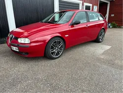 Röd Begagnad 2001 Alfa Romeo 156 Distinctive Kombi | 48 000 kr