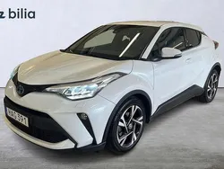 Vit Begagnad 2022 Toyota C-HR Edition SUV | 269 900 kr (Marknadspris)