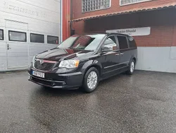 Svart Begagnad 2015 Lancia Voyager Minibuss | 194 900 kr (Lite dyr)