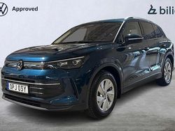 Mörkblå (blå) Begagnad 2024 VW Tiguan Life SUV | 384 900 kr (Lite dyr)