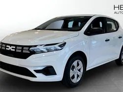 Vit (white) Ny 2025 Dacia Sandero Essentiel Halvkombi | 189 900 kr (Marknadspris)