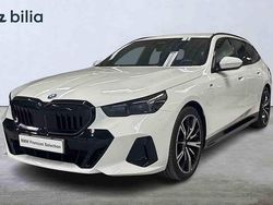 Vit Begagnad 2025 BMW 530e Kombi | 679 900 kr