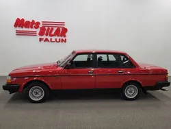 Röd Begagnad 1991 Volvo 240 Sedan | 150 000 kr