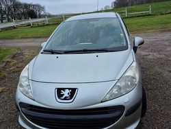 Oljan byttes nyligen. mer info tel 0768828603 Begagnad 2008 Peugeot 207 Halvkombi | 17 500 kr (Bra pris)