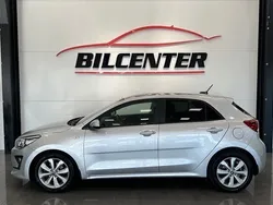 Grå Begagnad 2022 Kia Rio Advance Halvkombi | 178 900 kr (Marknadspris)