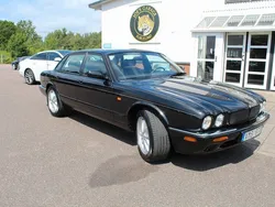 Svart Begagnad 2000 Jaguar XJ Executive Sedan | 137 000 kr