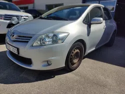 Silver Begagnad 2010 Toyota Auris Plus Halvkombi | 45 000 kr (Marknadspris)