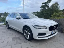 Vit Begagnad 2017 Volvo V90 Momentum Kombi | 209 000 kr (Marknadspris)