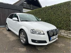 Vit Begagnad 2009 Audi A3 Sportback Comfort Halvkombi | 59 000 kr (Marknadspris)