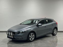 Grå Begagnad 2015 Volvo V40 Halvkombi | 99 900 kr (Marknadspris)
