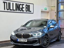 Grå Begagnad 2020 BMW M135 Shadowline Halvkombi | 399 900 kr (Marknadspris)