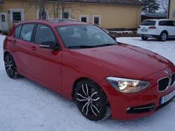 Röd Begagnad 2012 BMW 118 Sport Line Halvkombi | 109 900 kr (Marknadspris)