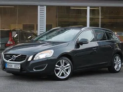 Grå Begagnad 2012 Volvo V60 Summum Kombi | 99 900 kr (Marknadspris)