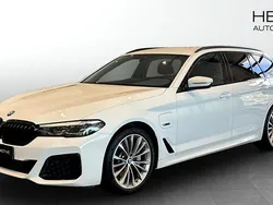 Vit (white) Begagnad 2022 BMW 530e M Sport Kombi | 389 700 kr (Bra pris)
