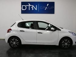 Vit Begagnad 2015 Peugeot 208 Halvkombi | 59 500 kr (Marknadspris)