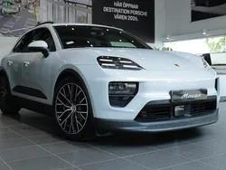 Ljusgrå Ny 2025 Porsche Macan SUV | 1 203 200 kr (Marknadspris)