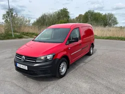Mörkröd (röd) Begagnad 2017 VW Caddy Maxi Minibuss | 99 900 kr (Bra pris)
