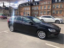 Svart Begagnad 2014 Volvo V60 Kinetic Kombi | 88 888 kr (Marknadspris)