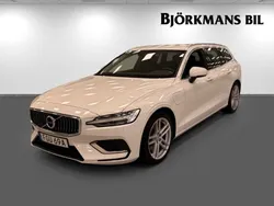 Vit Begagnad 2021 Volvo V60 Inscription Kombi | 349 900 kr (Marknadspris)