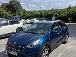 Blå Begagnad 2017 Kia Niro Advance SUV | 150 000 kr (Marknadspris)