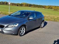 Grå Begagnad 2017 Volvo V40 Momentum Kombi | 120 000 kr (Bra pris)
