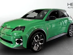 Grön (green) Ny 2025 Renault R5 Techno Halvkombi | 407 800 kr