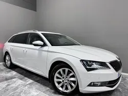 Vit Begagnad 2016 Skoda Superb Kombi | 109 900 kr (Marknadspris)