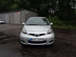 Silver Begagnad 2009 Toyota Aygo Halvkombi | 32 900 kr (Marknadspris)
