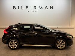 Svart Begagnad 2013 Volvo V40 CC Momentum Kombi | 99 900 kr (Marknadspris)