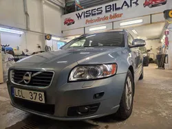 Ljusblå (blå) Begagnad 2011 Volvo V50 Momentum Kombi | 79 000 kr (Marknadspris)