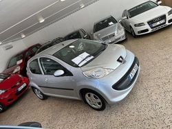 Grå Begagnad 2008 Peugeot 107 Halvkombi | 36 000 kr (Lite dyr)