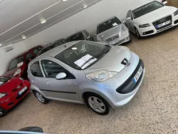 Grå Begagnad 2008 Peugeot 107 Halvkombi | 36 000 kr (Marknadspris)