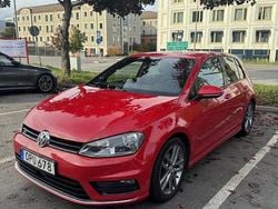 Röd Begagnad 2015 VW Golf VII Halvkombi | 135 000 kr (Marknadspris)