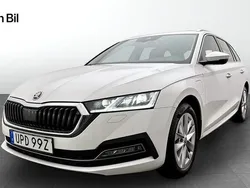 Vit Begagnad 2023 Skoda Octavia Business Line Kombi | 314 900 kr (Marknadspris)