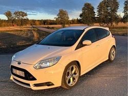 Begagnad 2013 Ford Focus ST Halvkombi | 90 000 kr