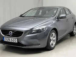 Grå Begagnad 2016 Volvo V40 Momentum Kombi | 114 800 kr (Superpris)
