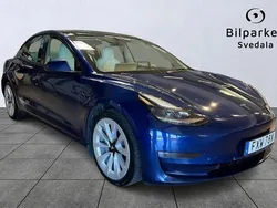 Blå Begagnad 2021 Tesla Model 3 Long Range Sedan | 299 990 kr (Dyr)