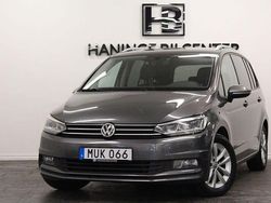 Mörkgrå (grå) Begagnad 2016 VW Touran Minibuss | 139 900 kr (Marknadspris)