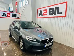 Grå Begagnad 2017 Volvo V40 CC Momentum Kombi | 174 900 kr (Marknadspris)