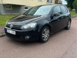 Svart Begagnad 2011 VW Golf VI Halvkombi | 50 000 kr (Marknadspris)