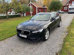 Svart Begagnad 2017 Volvo V90 Momentum Kombi | 176 500 kr (Marknadspris)