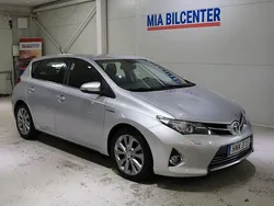Silver Begagnad 2015 Toyota Auris Hybrid Halvkombi | 138 000 kr (Marknadspris)