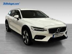 Vit Begagnad 2019 Volvo V60 CC Kombi | 269 000 kr (Marknadspris)