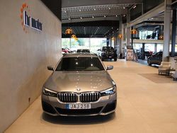 Grå Begagnad 2023 BMW 530e M Sport Kombi | 439 000 kr (Marknadspris)