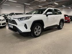 Vit Begagnad 2022 Toyota RAV4 Hybrid Active SUV | 322 900 kr (Marknadspris)